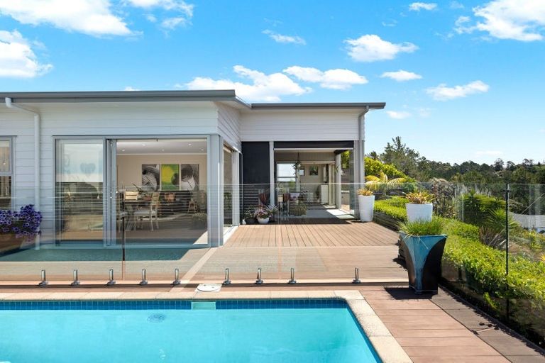 Photo of property in 15 Woodridge Drive, Stanmore Bay, Whangaparaoa, 0932