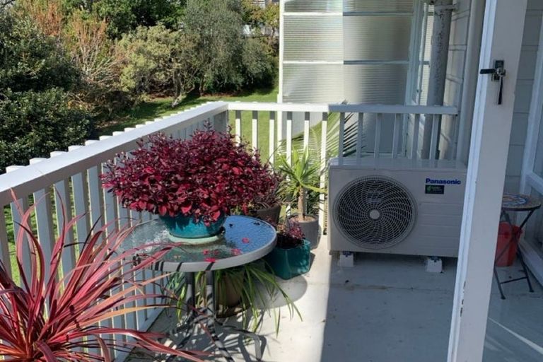Photo of property in 16 Denby Lane, Northcote Point, Auckland, 0627