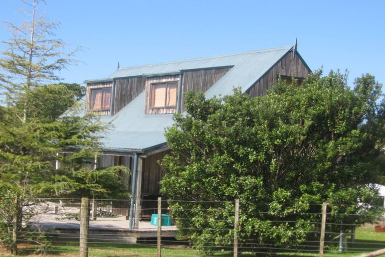 Photo of property in 33 Cuvier Crescent, Kuaotunu West, Whitianga, 3592