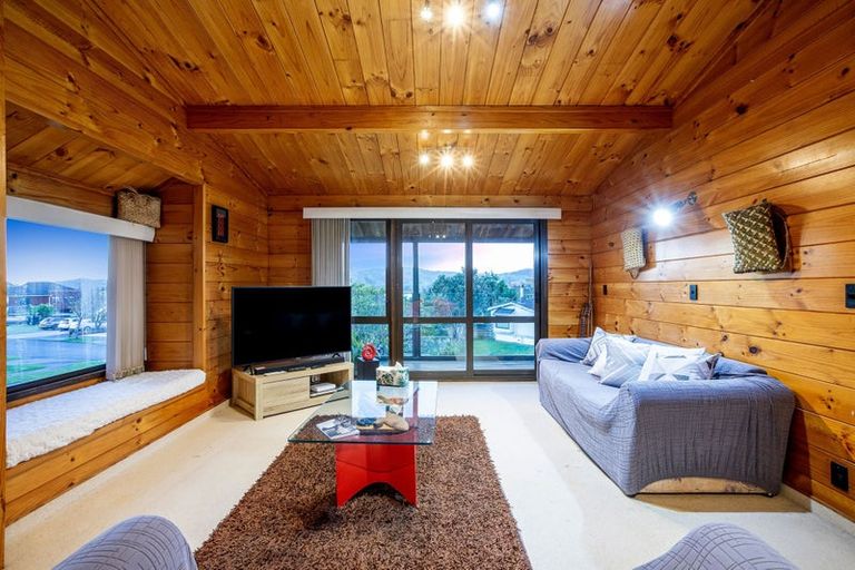 Photo of property in 25 James Cook Drive, Whitby, Porirua, 5024