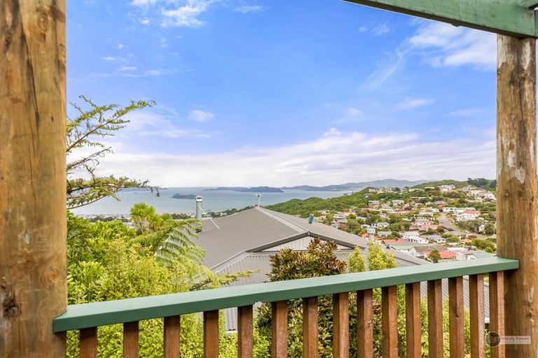 Photo of property in 5 Honeysuckle Grove, Maungaraki, Lower Hutt, 5010