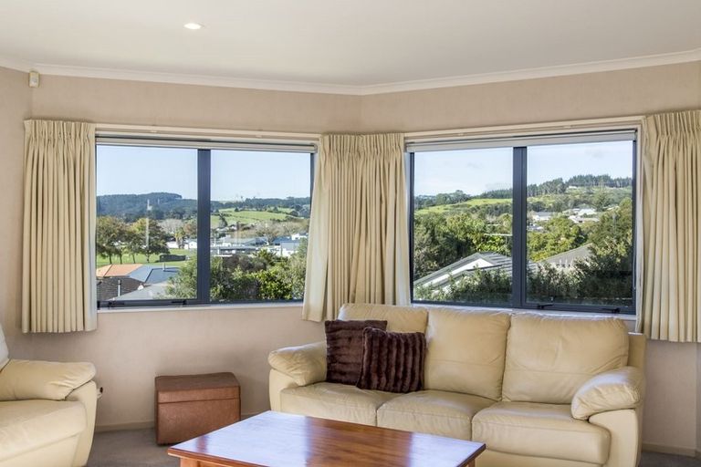 Photo of property in 20 Te Kauri Place, Helensville, 0800