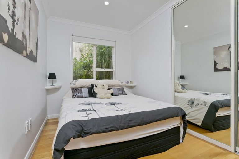 Photo of property in 9 Falstone Lane, Browns Bay, Auckland, 0630