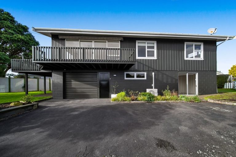 Photo of property in 1 Williams Avenue, Hawera, 4610