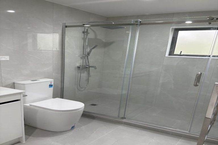 Photo of property in 58 Gossamer Drive, Pakuranga Heights, Auckland, 2010