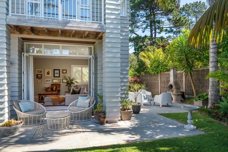 Photo of property in 8 Tree Fern Trail, Campbells Bay, Auckland, 0630