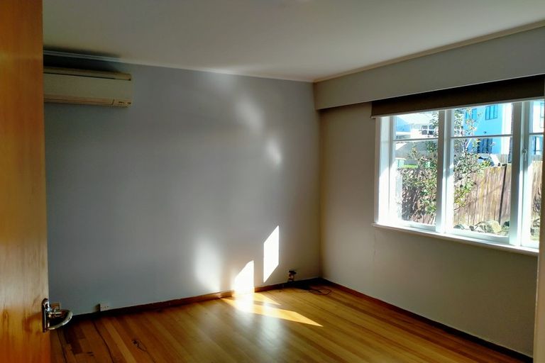 Photo of property in 18 Sarona Avenue, Glen Eden, Auckland, 0602