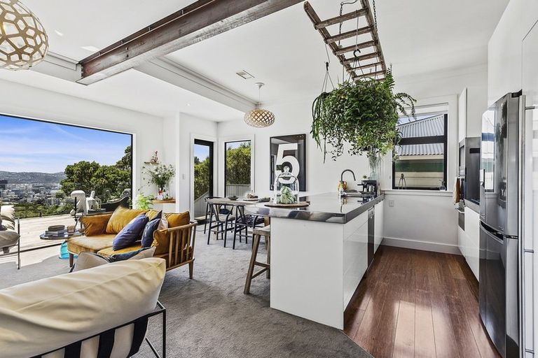 Photo of property in 10 Dorking Road, Brooklyn, Wellington, 6021