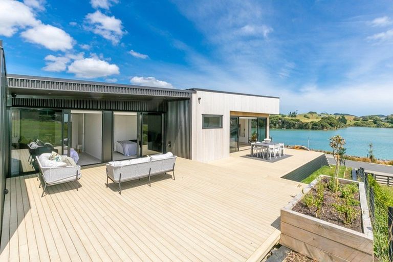 Photo of property in 5 Rangitahi Road, Raglan, 3225