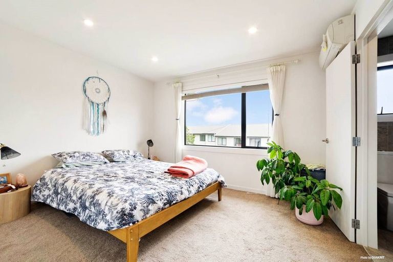 Photo of property in 14 Peony Mews, Oteha, Auckland, 0632