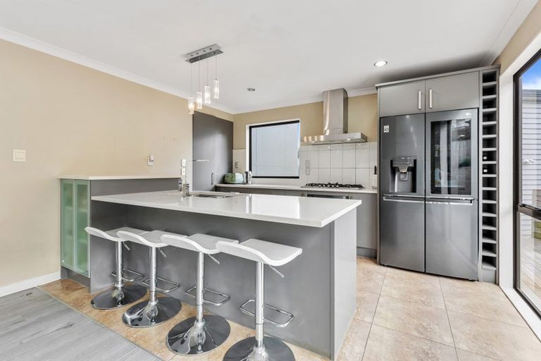 Photo of property in 12 Hilton Close, Fairview Heights, Auckland, 0632