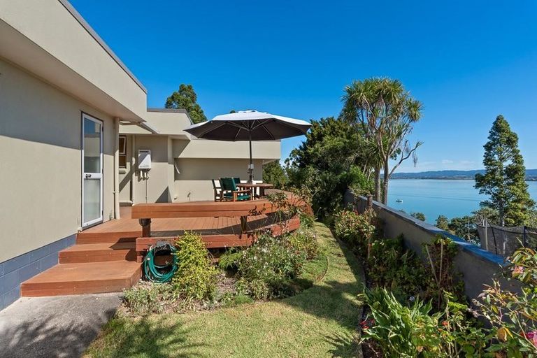 Photo of property in 92 Island Bay Road, Beach Haven, Auckland, 0626