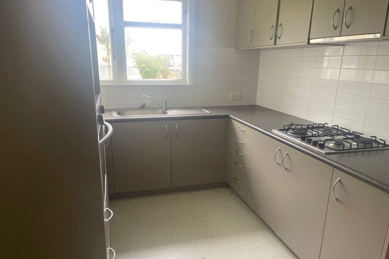 Photo of property in 30 Roberts Avenue, Bayswater, Auckland, 0622