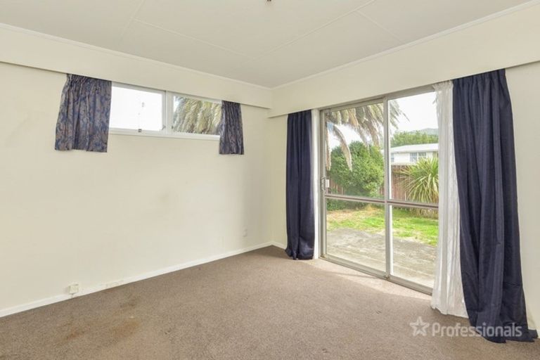 Photo of property in 9 Hardie Grove, Featherston, 5710
