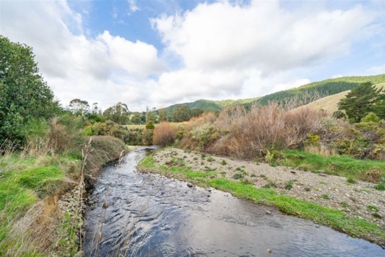 Photo of property in 73 Whitemans Valley Road, Whitemans Valley, Upper Hutt, 5371