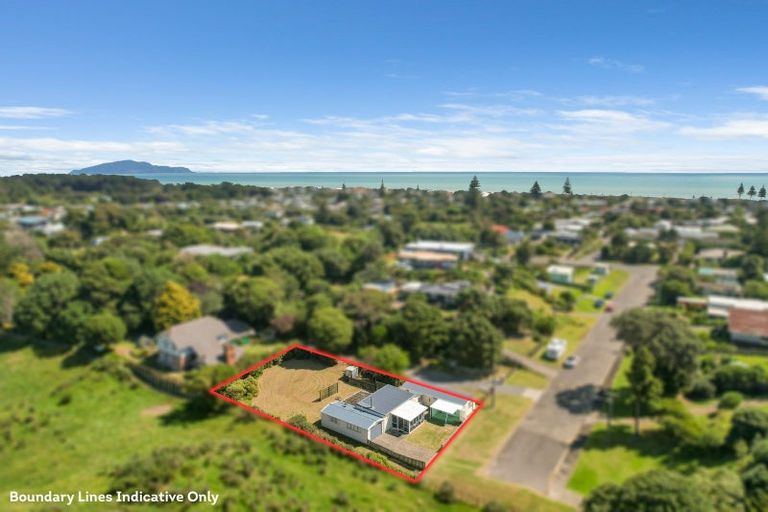 Photo of property in 11 Rata Street, Otaki Beach, Otaki, 5512