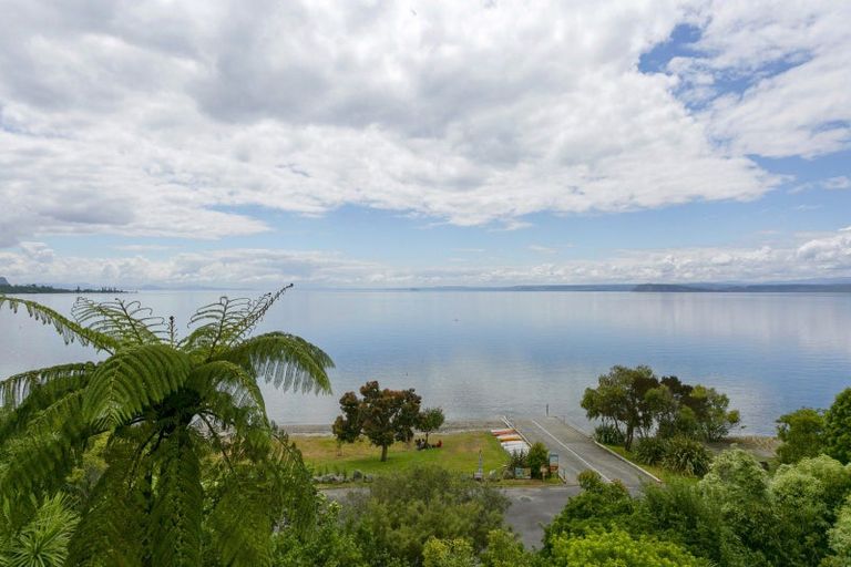 Photo of property in 21 Waiparemo Crescent, Pukawa Bay, Turangi, 3381
