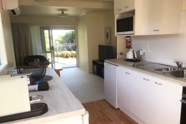Photo of property in 44 Pacific Parade, Army Bay, Whangaparaoa, 0930