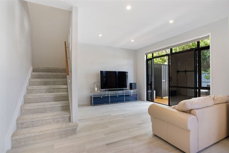 Photo of property in 2/2 Armoy Drive, East Tamaki, Auckland, 2016