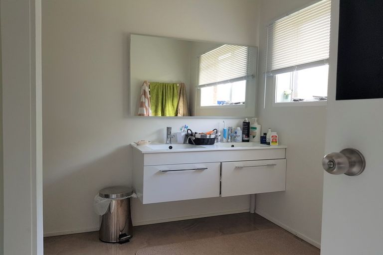 Photo of property in 1/19 Weetman Drive, Browns Bay, Auckland, 0630