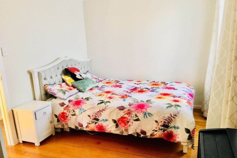 Photo of property in 12 Kereru Street, Henderson, Auckland, 0612