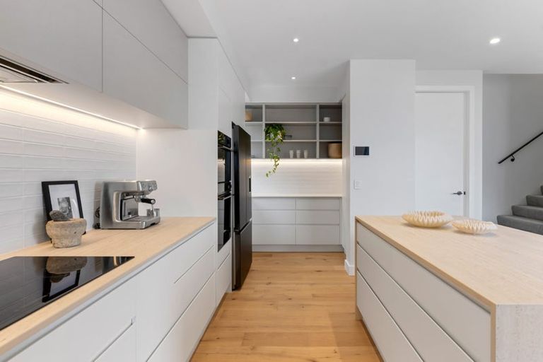 Photo of property in 9a Kowhai Street, Tawa, Wellington, 5028