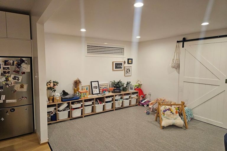 Photo of property in 276 Queens Drive, Lyall Bay, Wellington, 6022