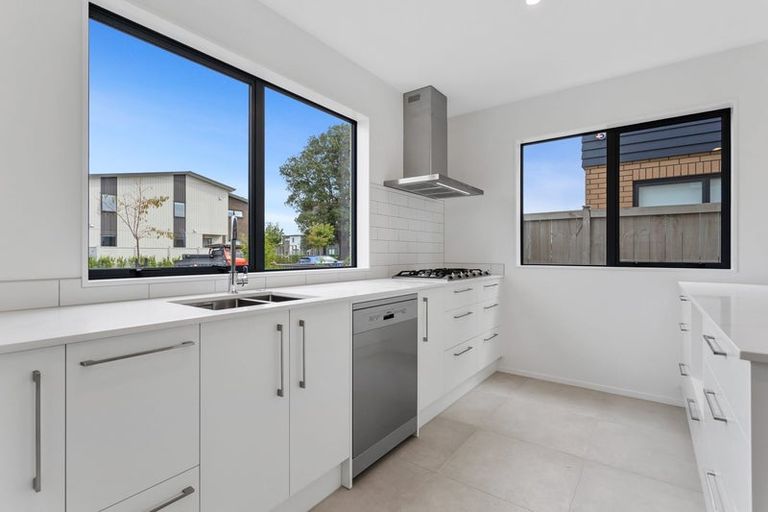 Photo of property in 74 Nganui Avenue, Takanini, Auckland, 2112