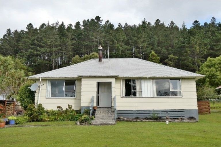 Photo of property in 16 Mawhera Street, Dobson, Greymouth, 7805
