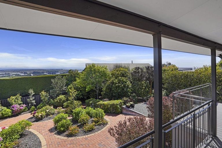 Photo of property in 11 Hilltop Lane, Mount Pleasant, Christchurch, 8081