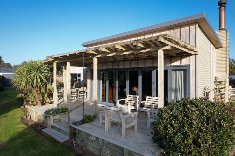 Photo of property in 28 Kent Avenue, Waitarere Beach, Levin, 5510