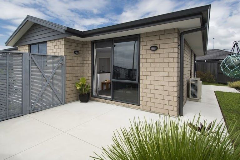 Photo of property in 28 Hebe Crescent, Papamoa Beach, Papamoa, 3118