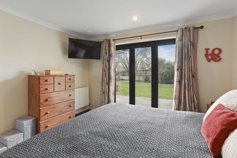 Photo of property in 18 Sycamore Close, Rangiora, 7400