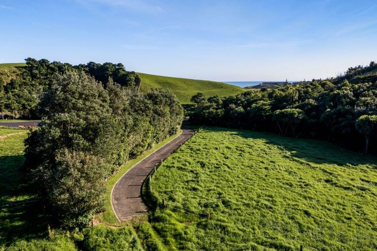 Photo of property in Tapuae, 1 Washer Road, Omata, New Plymouth, 4374