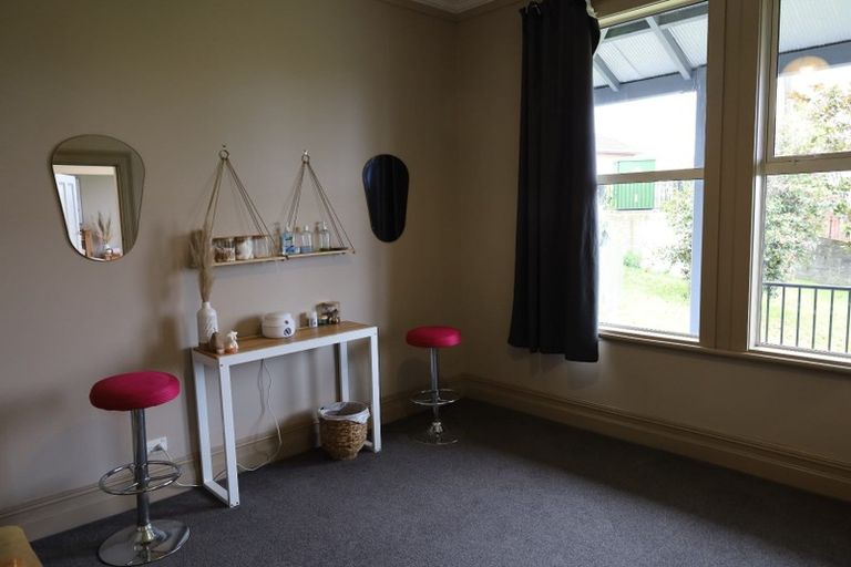 Photo of property in 2 Middleton Road, Kew, Dunedin, 9012