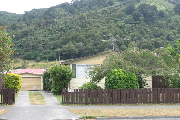 Photo of property in 9 Larchmont Grove, Totara Park, Upper Hutt, 5018