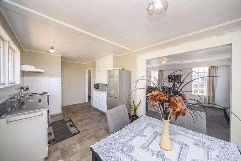 Photo of property in 25 Acacia Street, Kelvin Grove, Palmerston North, 4414