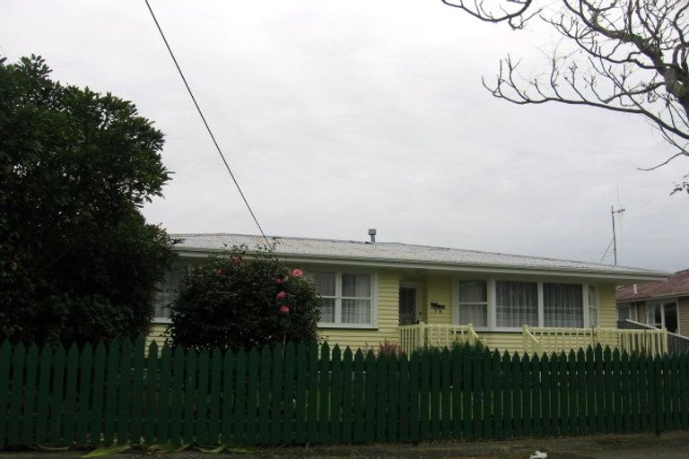 Photo of property in 38 Peters Avenue, Cloverlea, Palmerston North, 4412