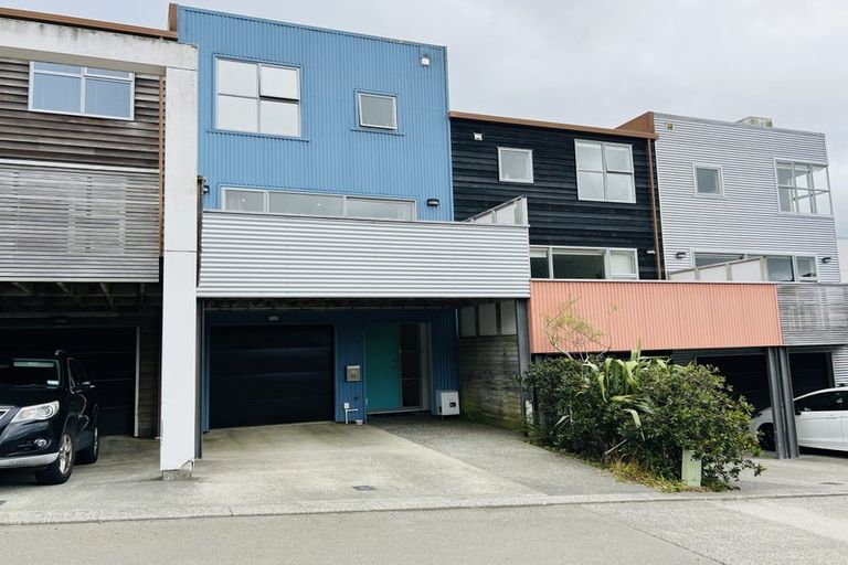 Photo of property in 44 Saddleback Grove, Karori, Wellington, 6012