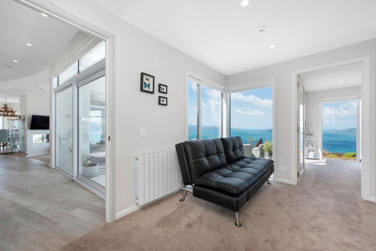 Photo of property in 27 Cromwell Point, Newlands, Wellington, 6037