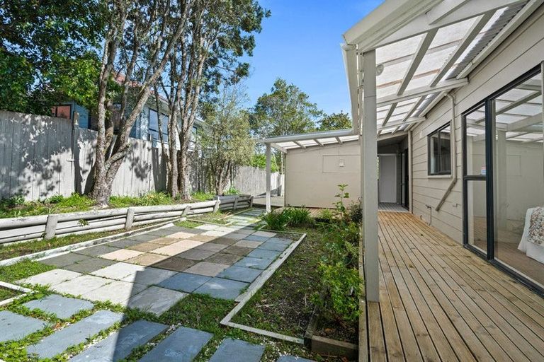 Photo of property in 9 Sungrove Rise, Sunnyvale, Auckland, 0612