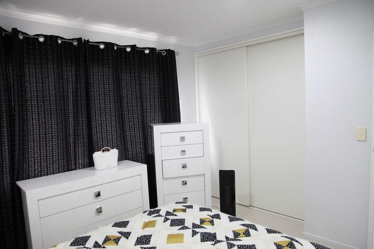 Photo of property in 22 Ashmere Lane, Weymouth, Auckland, 2103