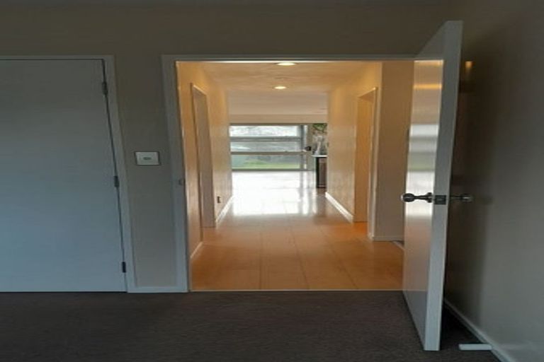 Photo of property in 48 Sherrybrooke Place, Sunnyvale, Auckland, 0612