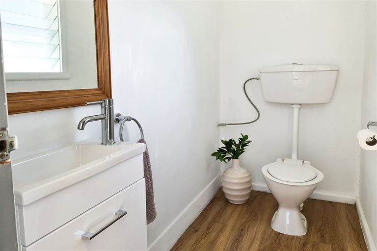 Photo of property in 804 Heretaunga Street East, Parkvale, Hastings, 4122