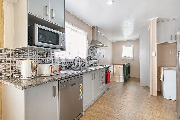 Photo of property in 6 Garrett Place, Otara, Auckland, 2023