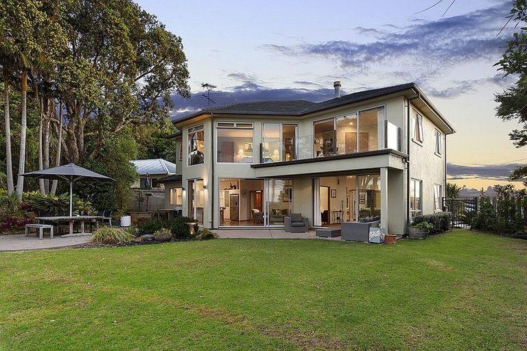 Photo of property in 24 Cliff Road, Torbay, Auckland, 0630