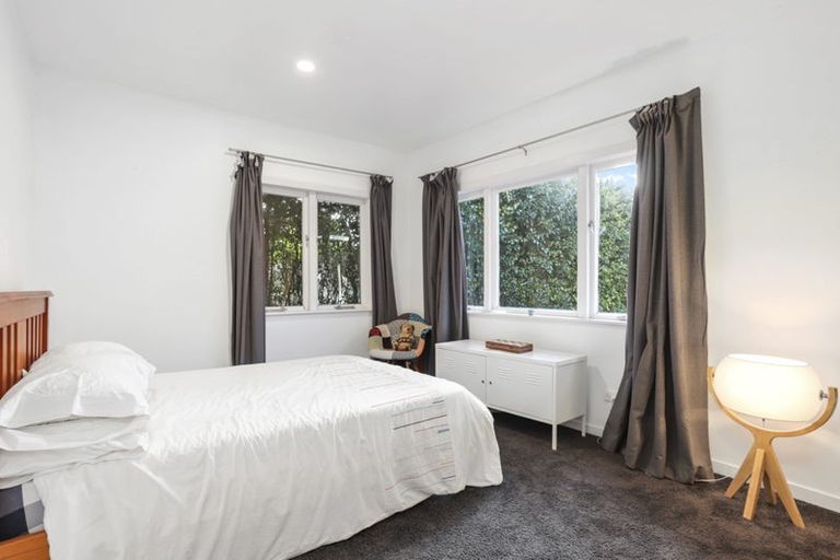 Photo of property in 43 Atkinson Road, Titirangi, Auckland, 0604