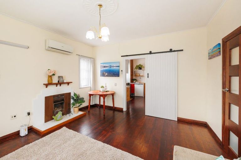 Photo of property in 210 College Street, West End, Palmerston North, 4412