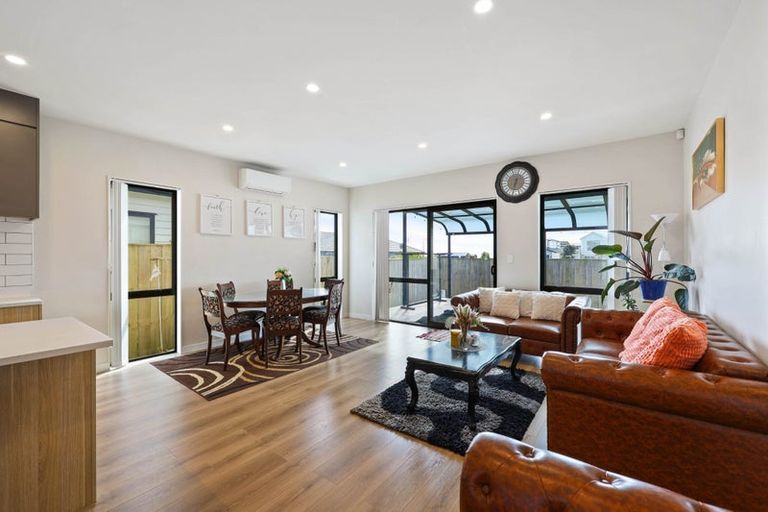Photo of property in 12 Korowhiti Road, Clarks Beach, 2122