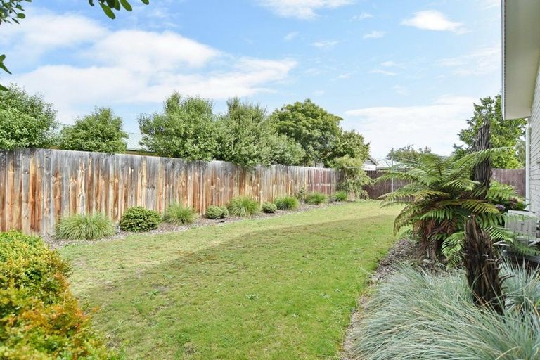Photo of property in 2/144a Pages Road, Wainoni, Christchurch, 8061